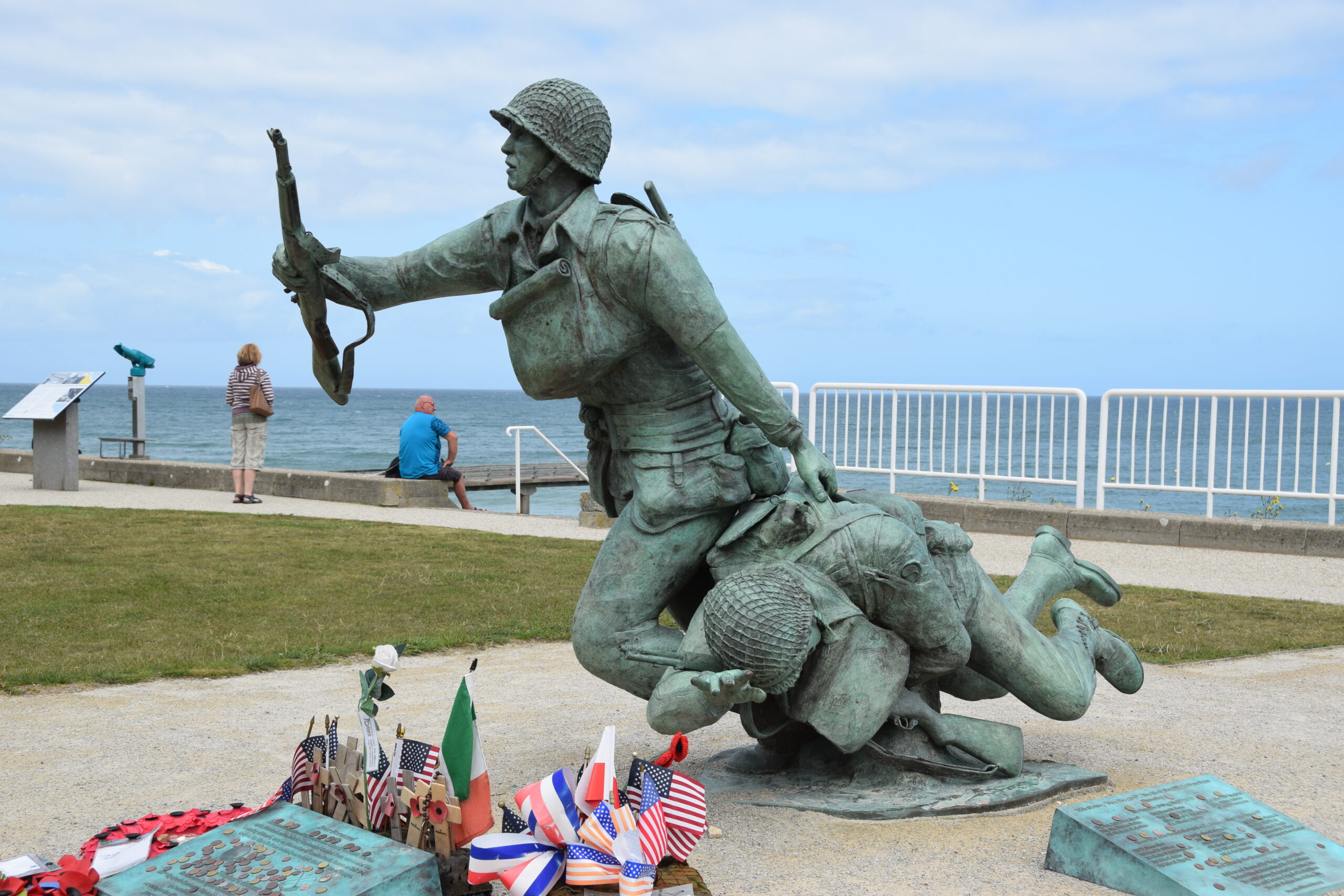 Normandy Monument to WW2 - jigsaw-puzzles.UK